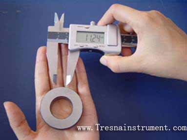 How to use and read digital calipers